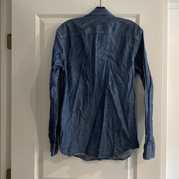 ⭐️host pick⭐️ Like new Banana Republic Chambray Button Down - Picture 4 of 4